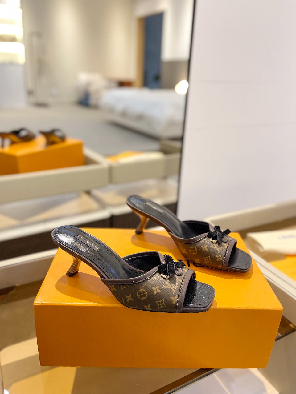 Sandali con tacco a gattino