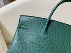 Borsa 40 Struzzo Malachite con Dettagli Dorati