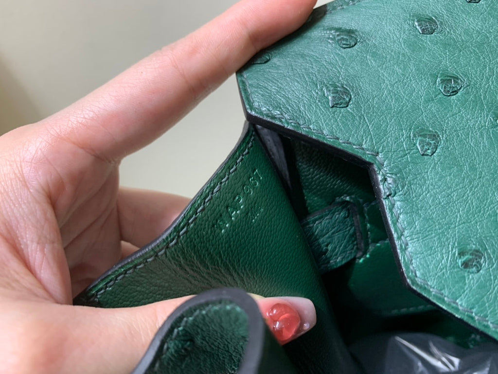 Borsa 40 Struzzo Malachite con Dettagli Dorati
