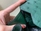 Borsa 40 Struzzo Malachite con Dettagli Dorati