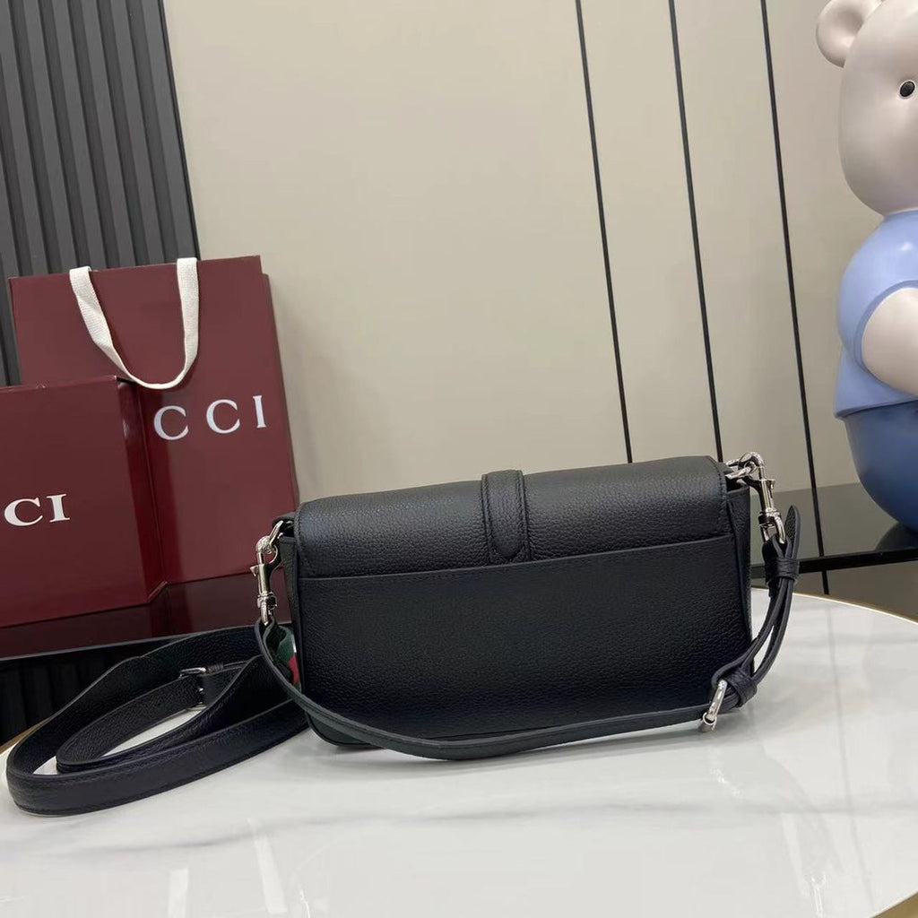 Borsa a tracolla in pelle nera martellata – Primavera/Estate 2025